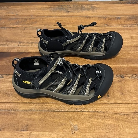 keen water sandals, size 4, black, in very good condition - Picture 3 of 7